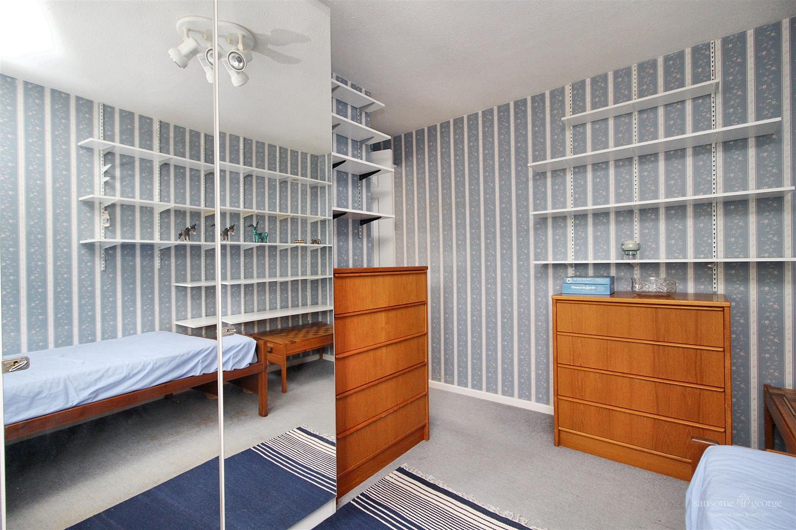 Fitzroy Crescent, Woodley, Reading